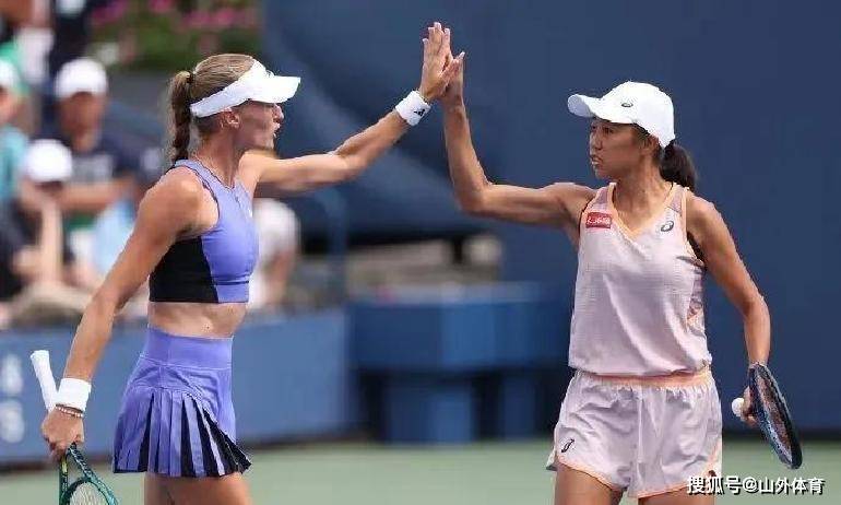 JJB-关于UFC赛场再起风云：闽南青龙队惊险晋级东海火狐队，赛场气氛火爆复盘值得玩味的信息