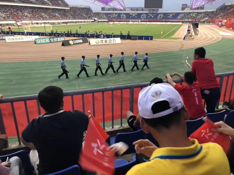 JJB-Ning回归赛场，赛事规则更新首场状态亮眼，瑞士队观众沸腾！的简单介绍