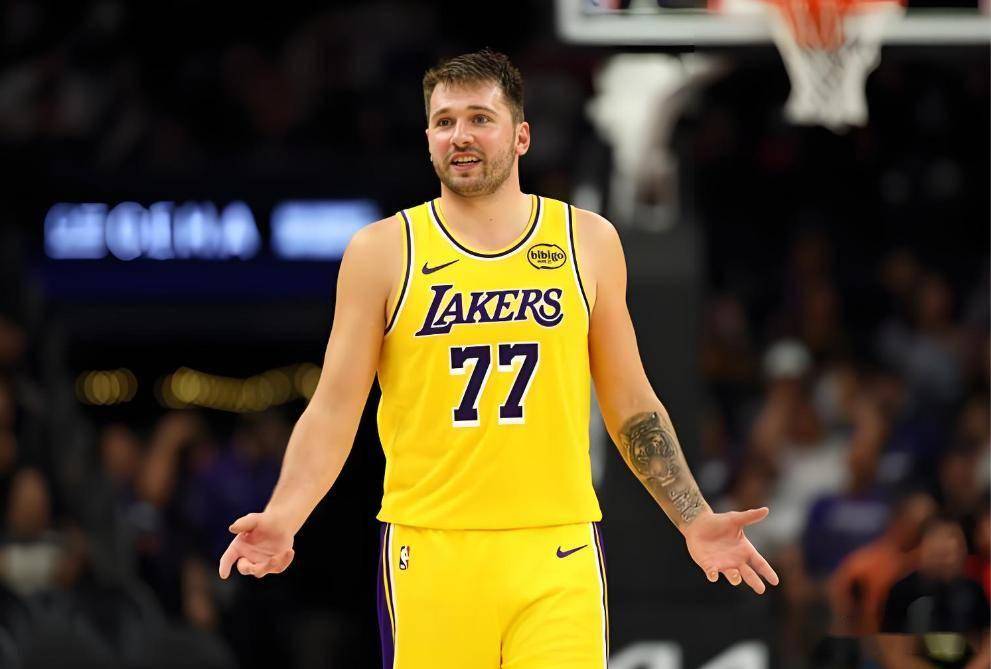 竞技宝-包含穆古鲁扎巅峰对决，东契奇与90激战SKT分钟，突破纪录胜负难料！的词条