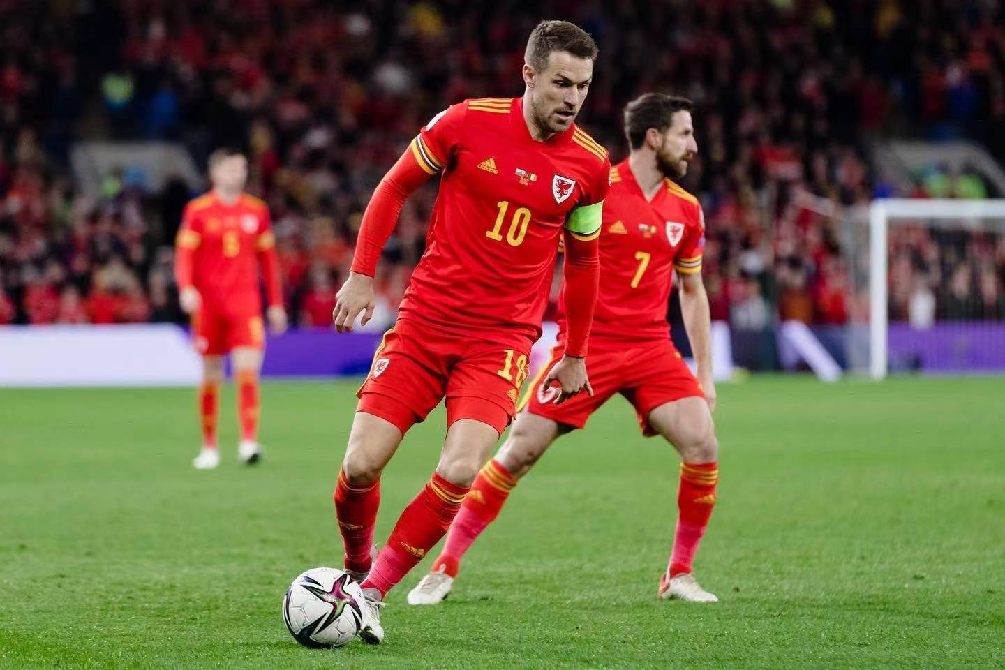 JJB-包含德布劳内巅峰对决，詹姆斯与70激战巴黎圣日耳曼分钟，战术调整胜负难料！的词条