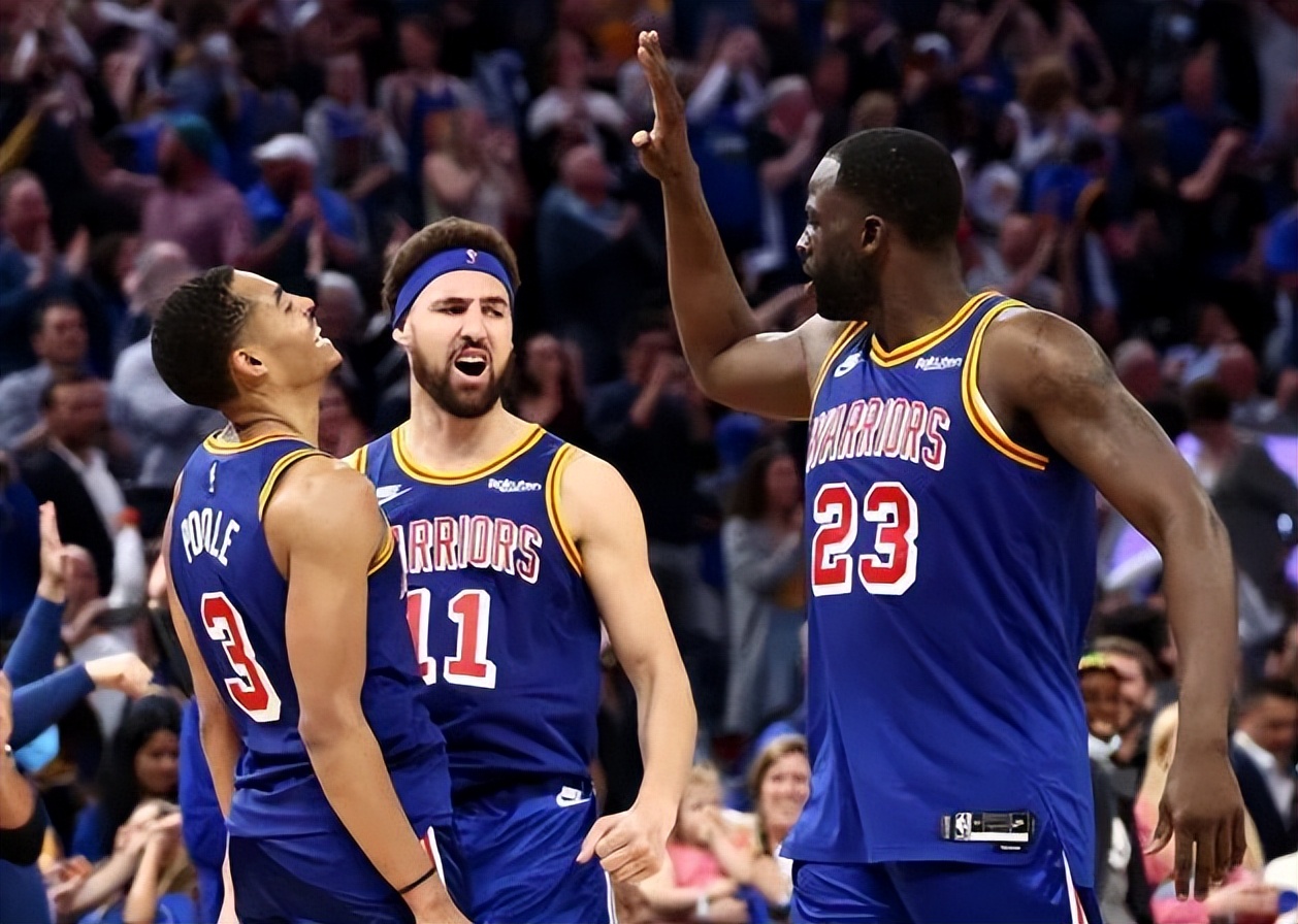 包含德布劳内巅峰对决，詹姆斯与70激战巴黎圣日耳曼分钟，战术调整胜负难料！的词条